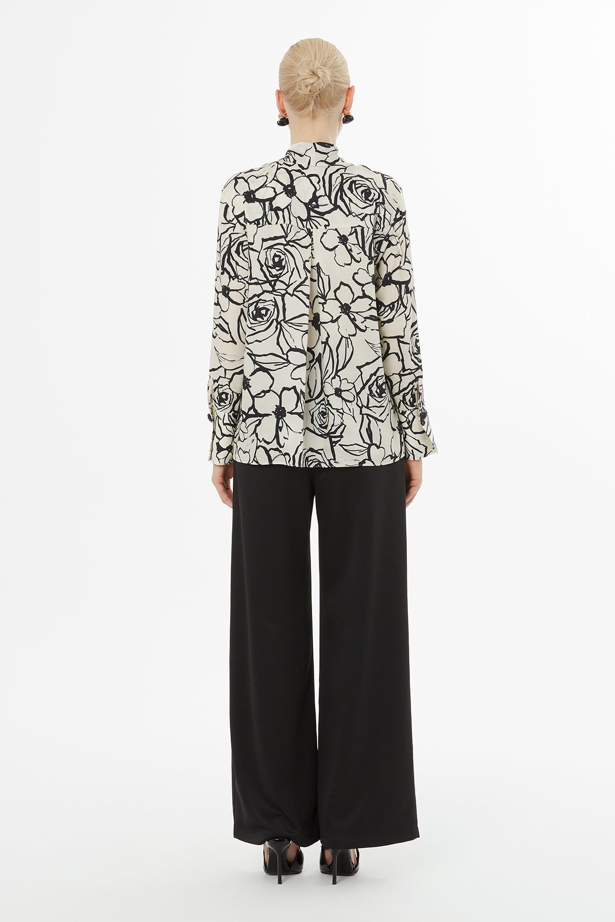 Ecru Set with Neckline Scarf