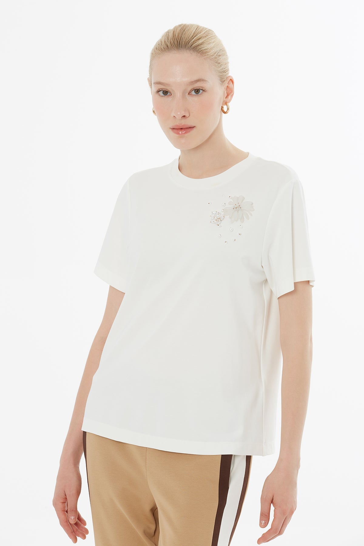 Ecru T-Shirt with Brooch Details