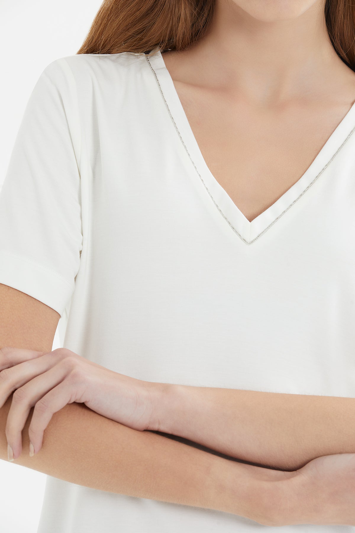 V-Neck Stripe Accessory Detail Off Knit T-Shirt