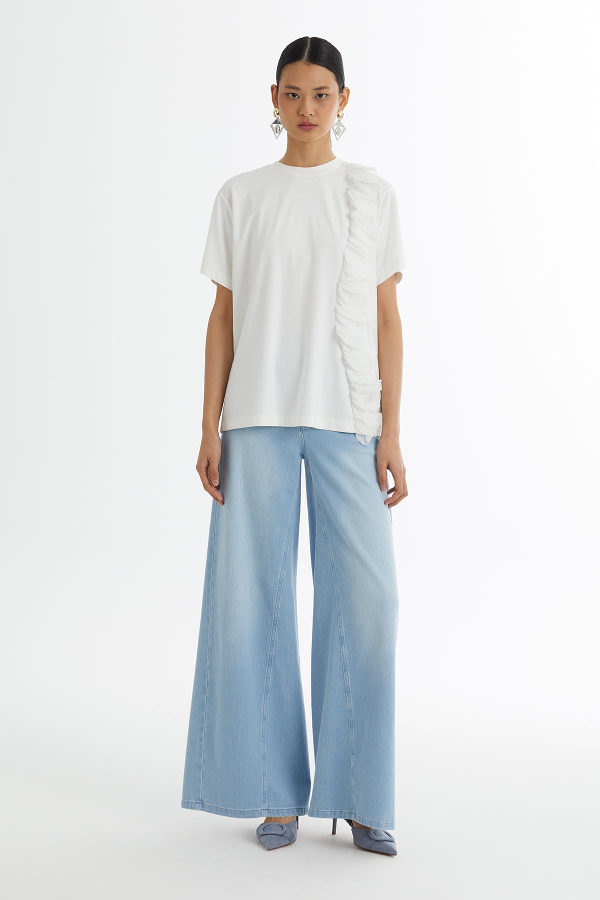 T-Shirt with Tulle Ribbon Accessory