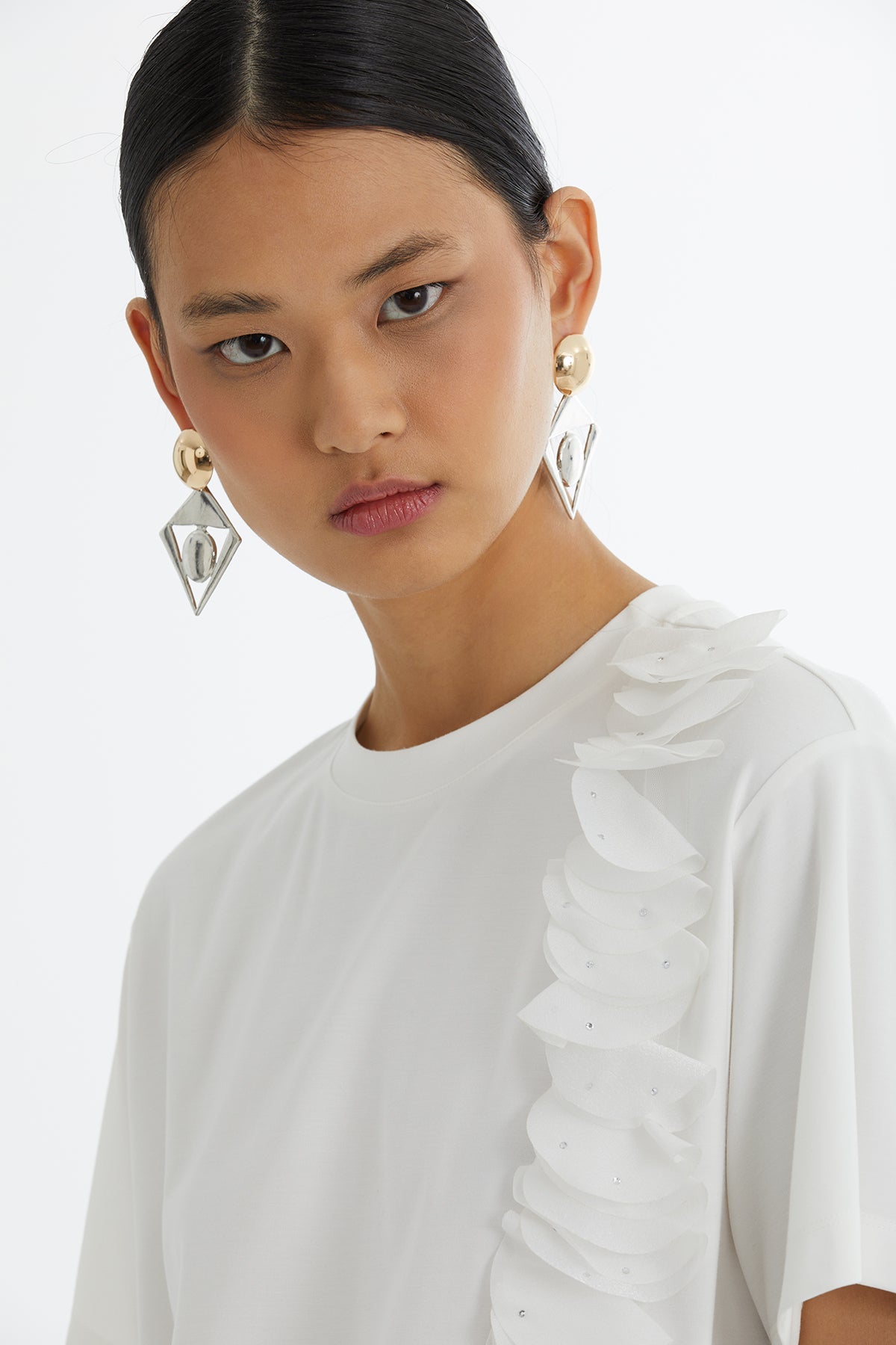 T-Shirt with Tulle Ribbon Accessory