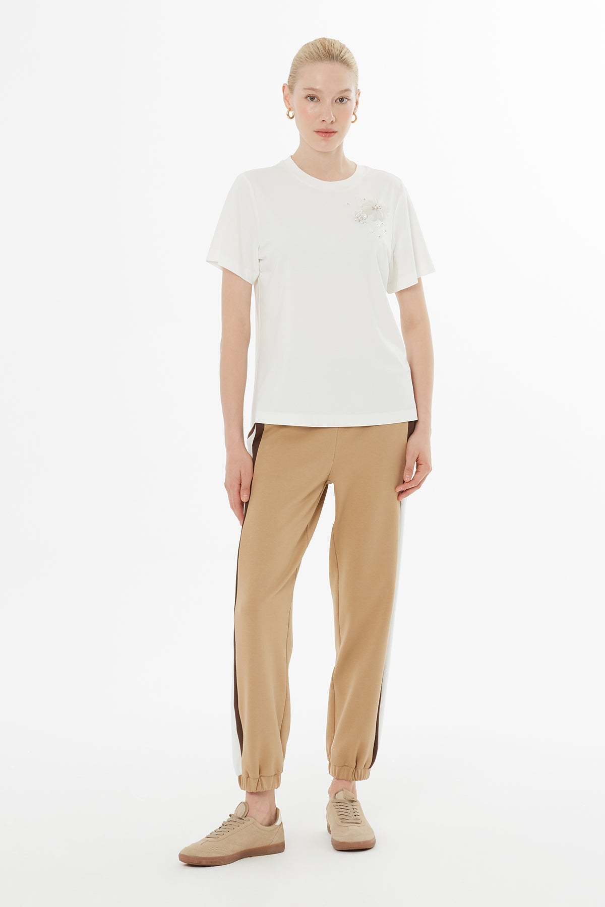 Ecru T-Shirt with Brooch Details