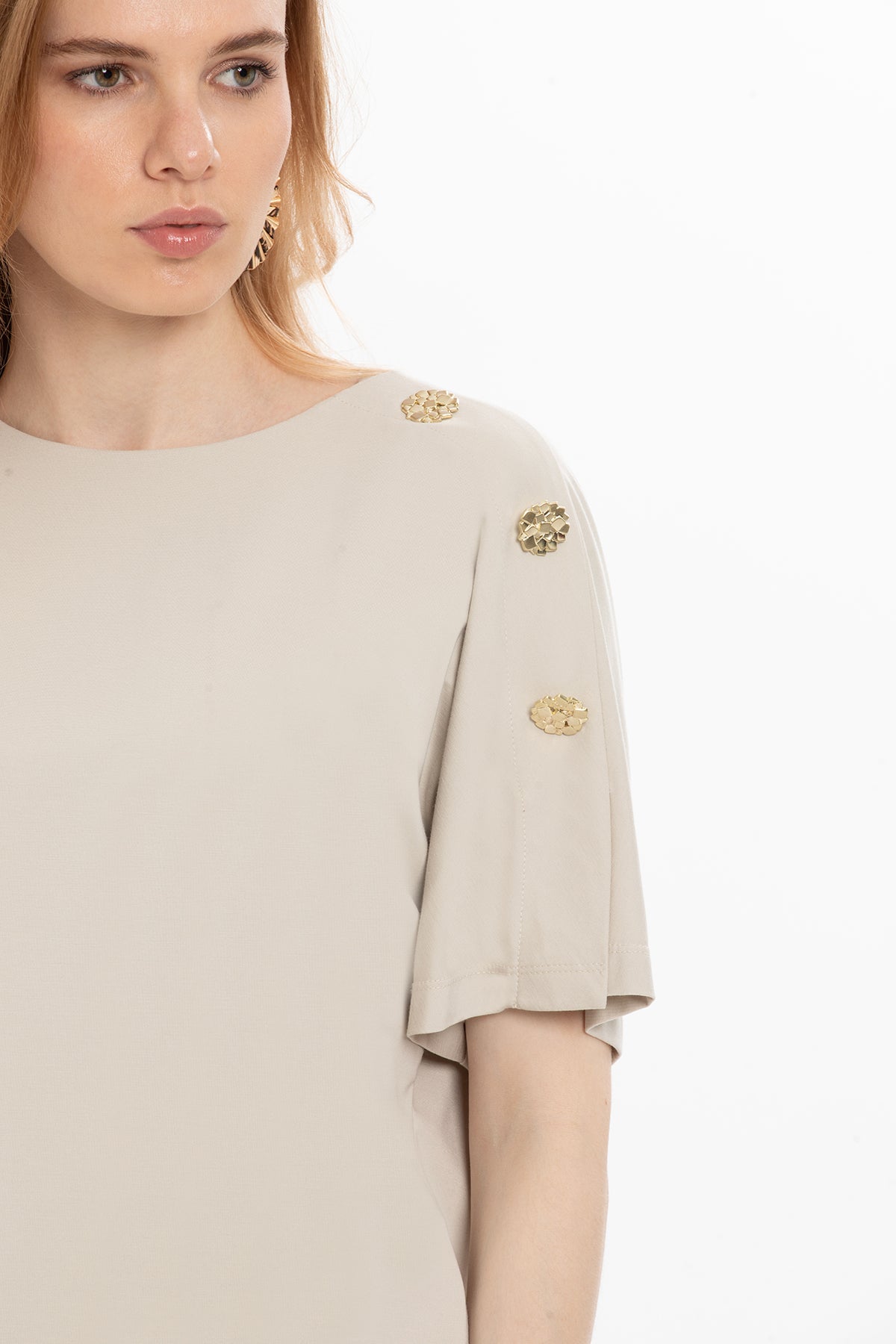 Beıge T-Shirt with Shoulder-Accessory Detail