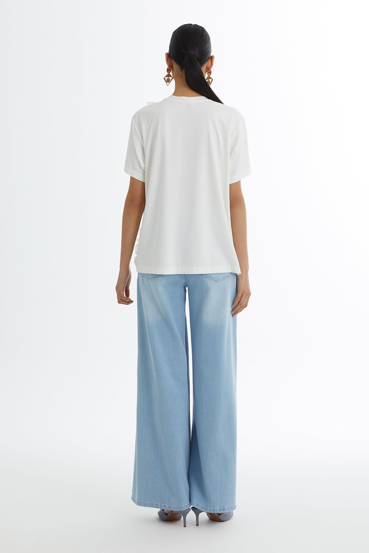 T-Shirt with Tulle Ribbon Accessory