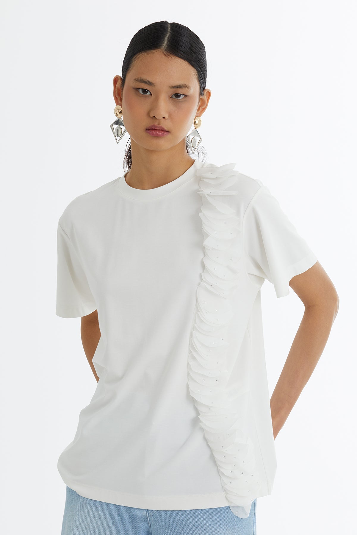 T-Shirt with Tulle Ribbon Accessory